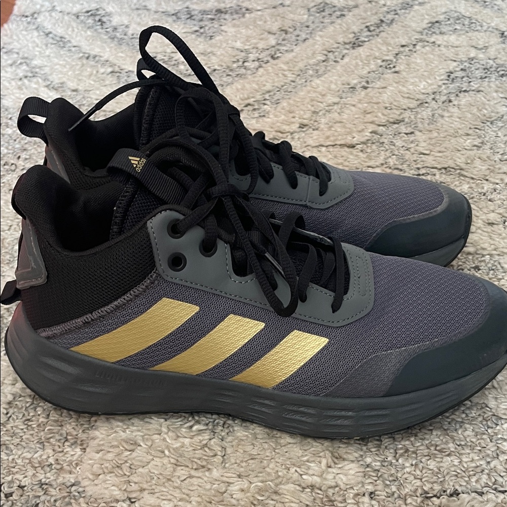 Adidas Men's Gray and Black Sneakers with Gold Accents - Picture 2 of 6